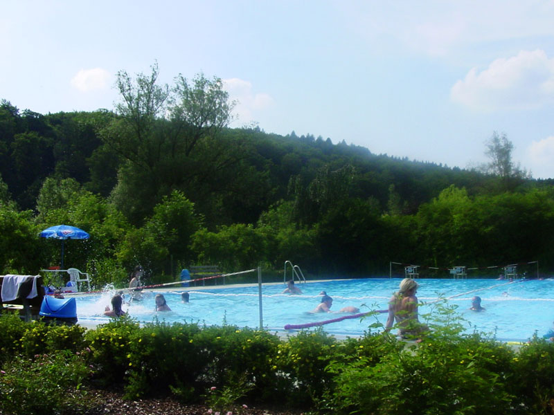 Beheiztes Freibad nebenan