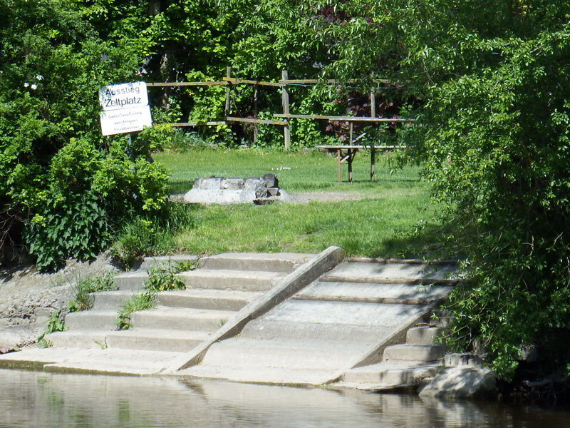 Freitreppe zum Bootsanleger